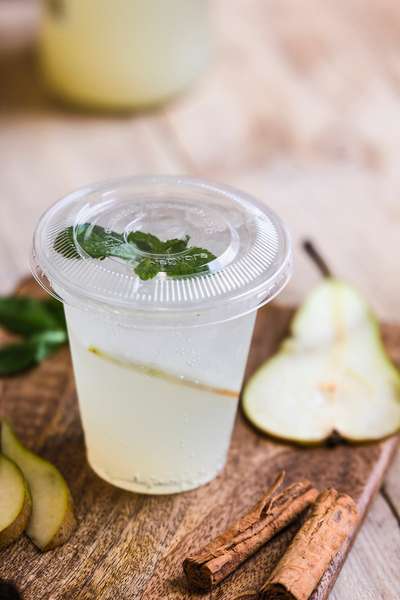 Vegware_concept_coldcups_C96F-NH1K_lid_wood_board_pear_mint_cocktail_portrait-400x600-6ea657c